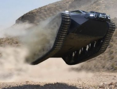 Ripsaw EV2: Ένα «σούπερ-τανκ» για την πιο ακραία διασκέδαση εκτός δρόμου (βίντεο)